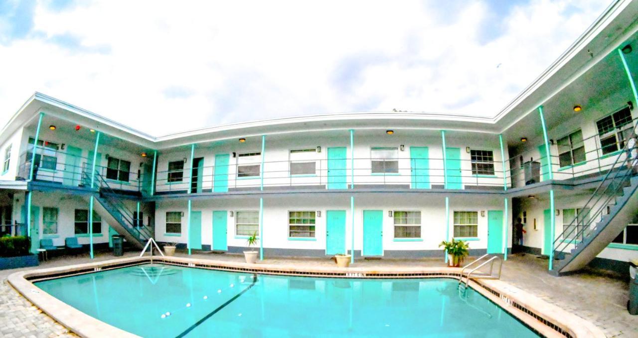 Uptown Inn & Suites San Petersburgo Exterior foto
